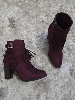 Like New Women's Burgundy Fringe Suede Ankle Boots